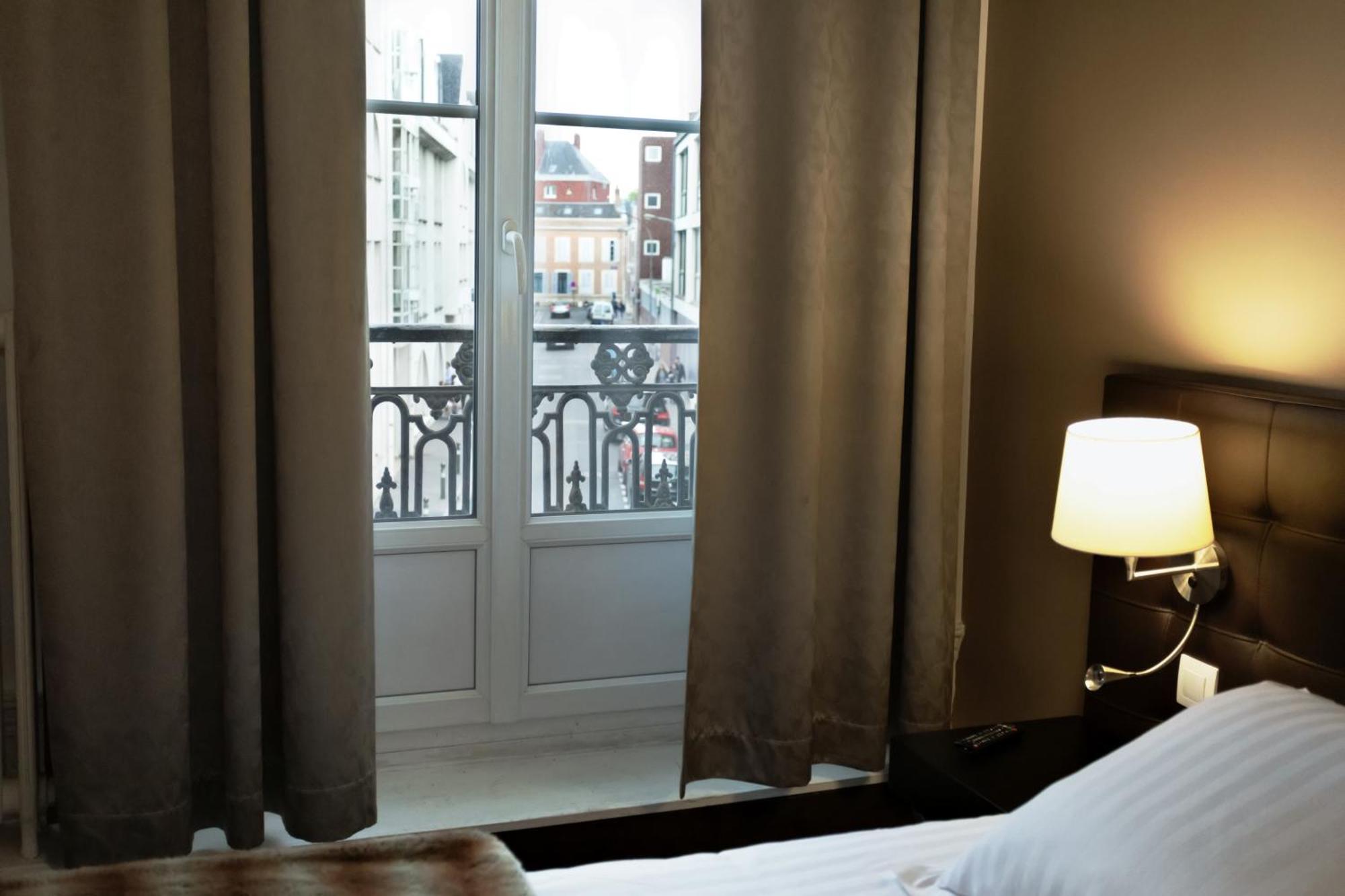 Le Saint Louis Hotel อาเมียงส์ ภายนอก รูปภาพ