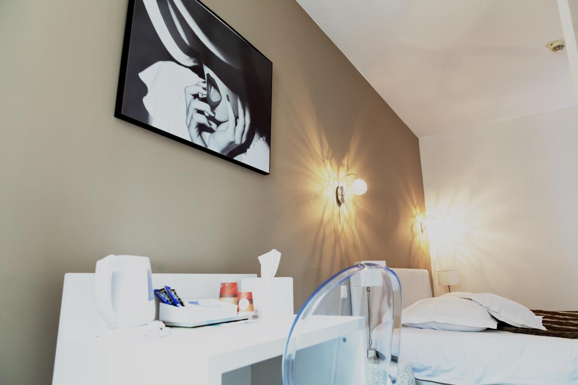 Le Saint Louis Hotel อาเมียงส์ ภายนอก รูปภาพ