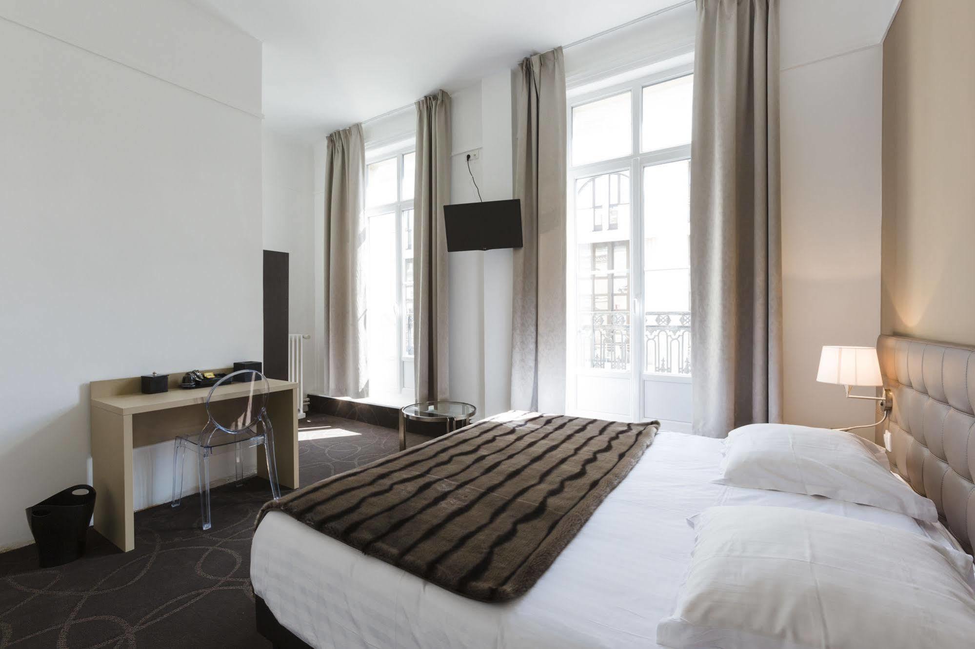 Le Saint Louis Hotel อาเมียงส์ ภายนอก รูปภาพ