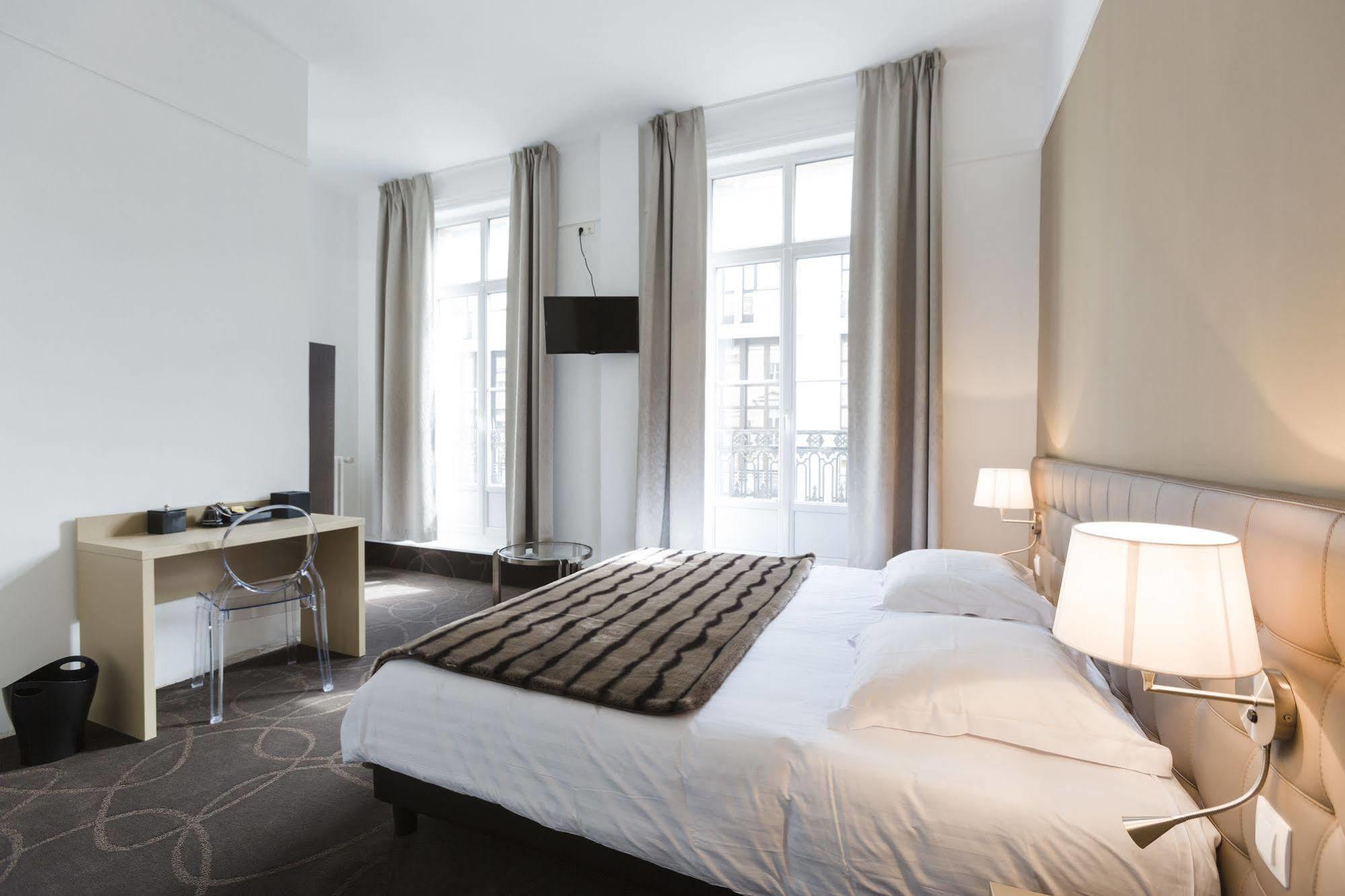 Le Saint Louis Hotel อาเมียงส์ ภายนอก รูปภาพ
